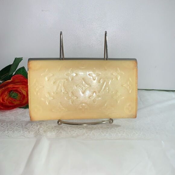 Louis Vuitton Vernis Clutch Wallet - Picture 8 of 14